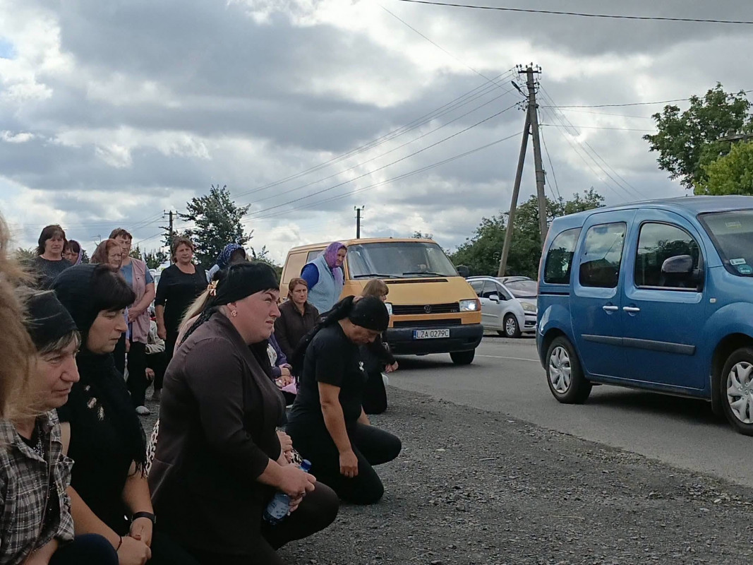 На Волині провели в останню путь 44-річного захисника Олександра Нікітіна, який загинув на Чернігівщині