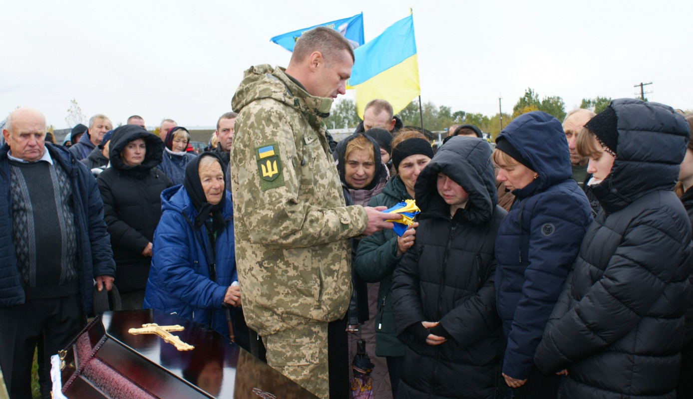 Світла людина зі щирим серцем: на Волині попрощалася з військовим Миколою Пахлею