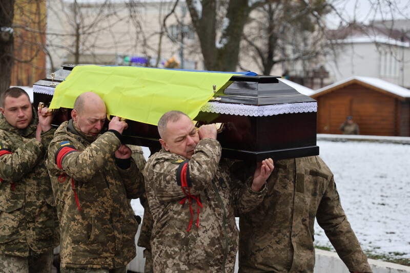 Чорний день: у Луцьку попрощалися одразу з двома Героями - Вадимом Радюком та Романом Сокольським