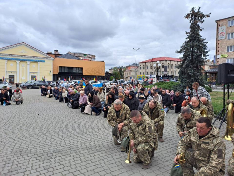 Дві донечки втратили батька: на Волині попрощалися з Героєм Михайлом Дудинцем