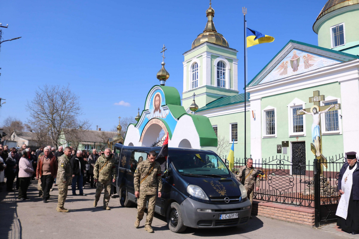 Життя присвятив порятунку інших: на Волині провели в останню дорогу воїна Олександра Батуру