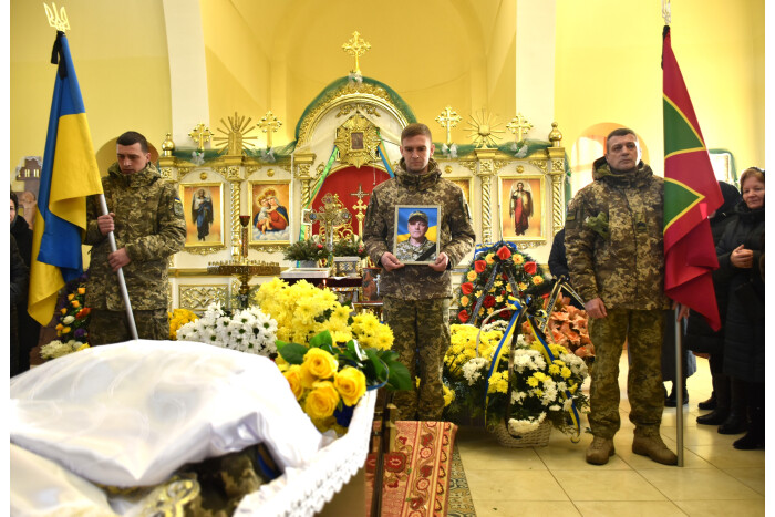 Останній бій прийняв на Харківщині: у Луцьку попрощалися з Героєм Тарасом Горобцем