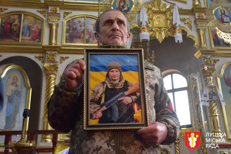 Майже два роки вважався зниклим безвісти: у Луцькій громаді попрощалися із захисником Вадимом Ляшуком