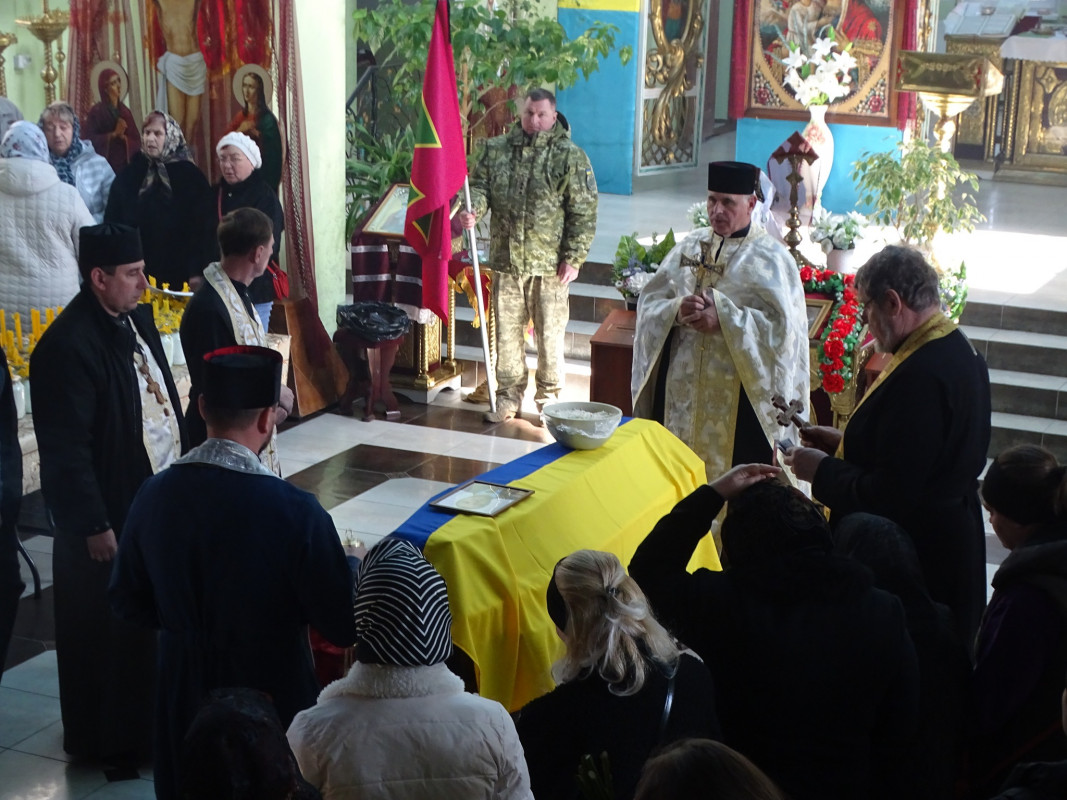 На Волині провели в останню путь Героя Василя Кравчука, який загинув два роки тому