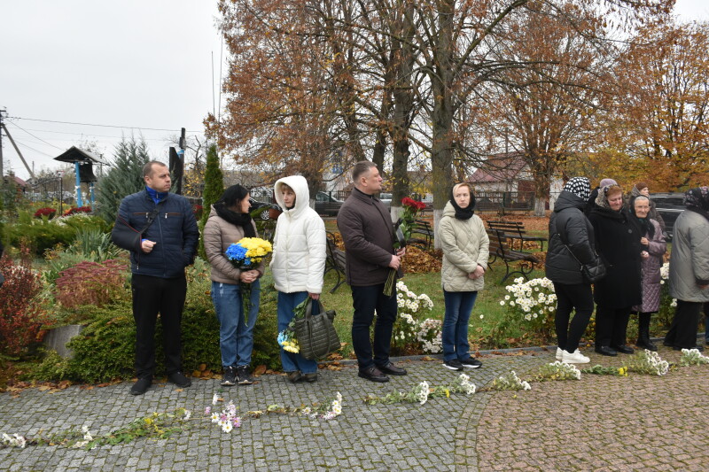Загинув понад рік тому: у Луцькому районі провели в останню путь військовослужбовця Сергія Хомича