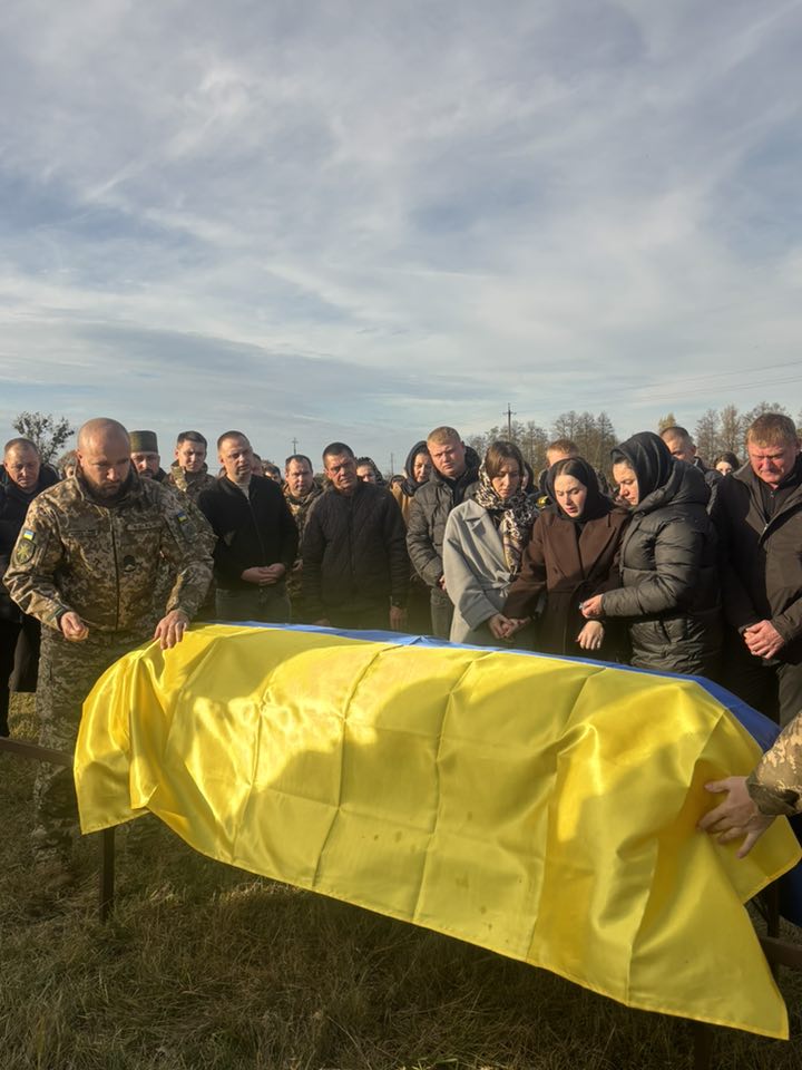 До останнього подиху боронив Україну: на Волині попрощалися із загиблим Героєм Іваном Кіпенем