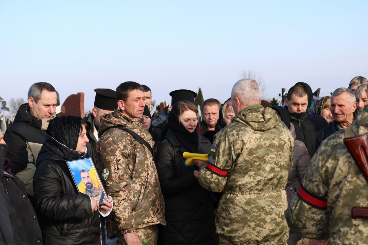 Довгий час вважався зниклим безвісти: на Волині в останню дорогу провели Героя Степана Гебу