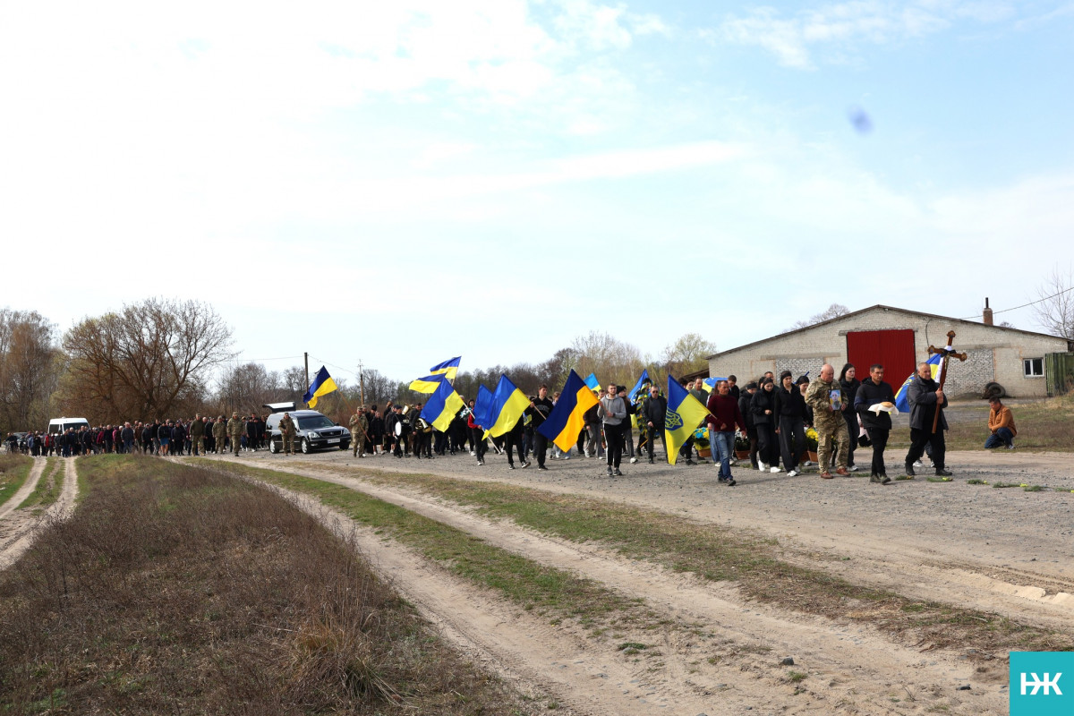 Пройшов АТО та пекло полону: на Волині попрощалися з Героєм Олександром Домальчуком