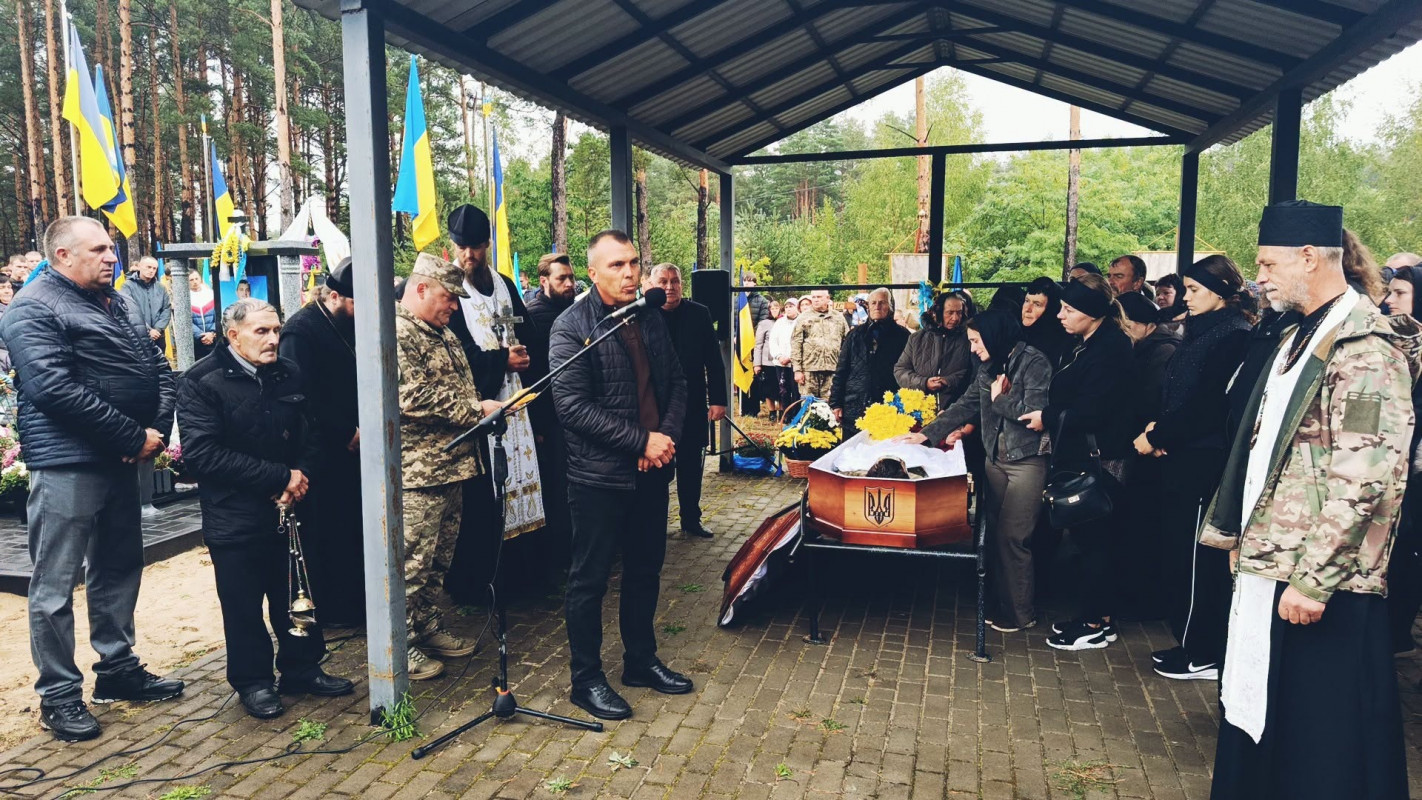 На Волині в останню путь провели 35-річного захисника Володимира Медведюка