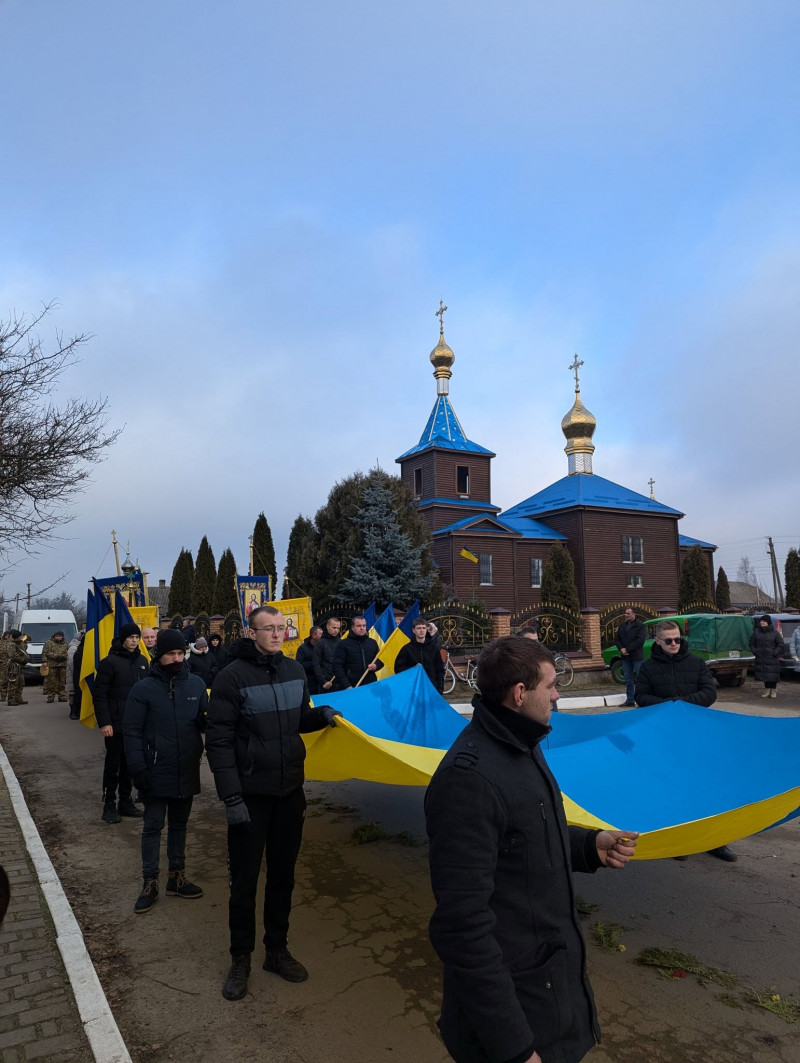 Завжди був готовий допомогти: на Волині провели в останню дорогу загиблого воїна Івана Оніщука