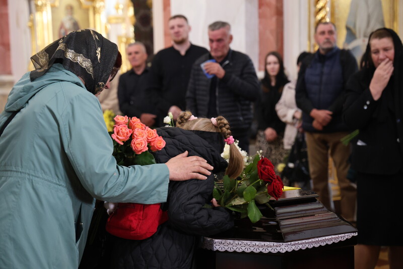 Загинув півтора року тому: у Луцьку в останню дорогу провели 34-річного Героя Богдана Щербачука
