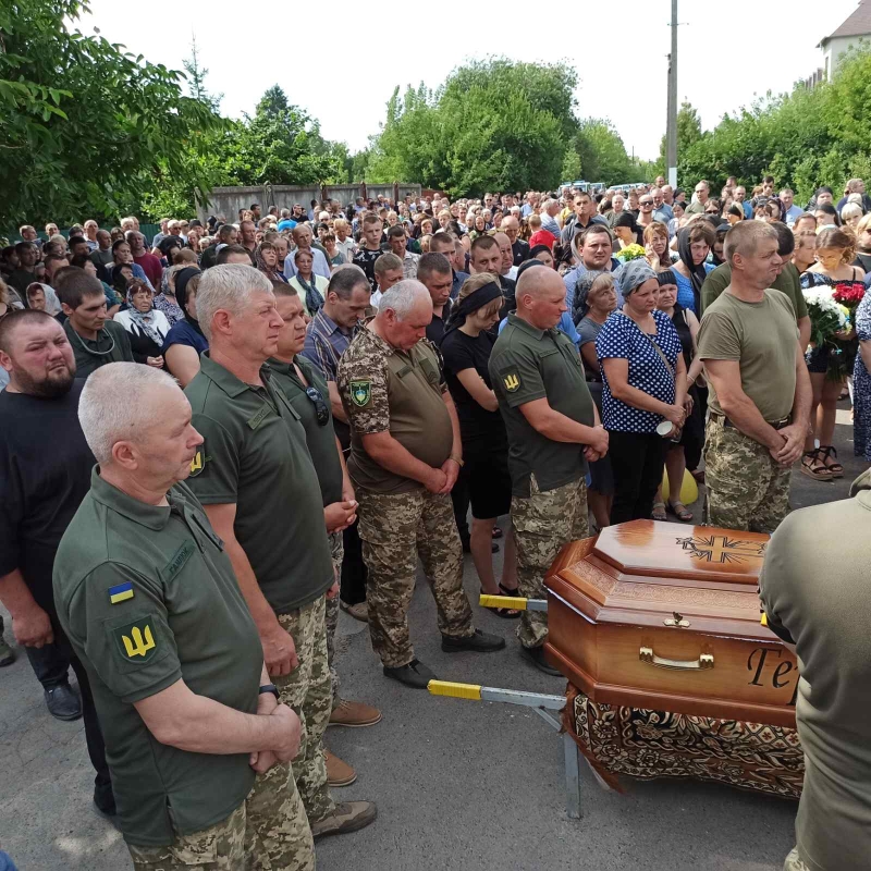 Люблячий чоловік, тато і вірний товариш: на Волині попрощалися з Героєм Сергієм Мельничуком