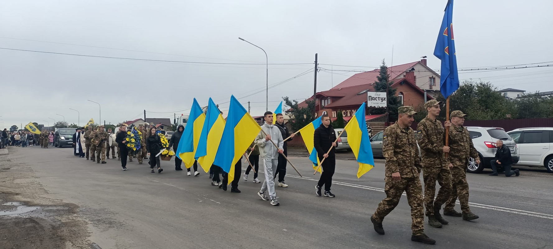 Майже тиждень у родини жевріла надія, та не судилося: на Волині останню земну шану віддали 30-річному Герою Леоніду Щебету