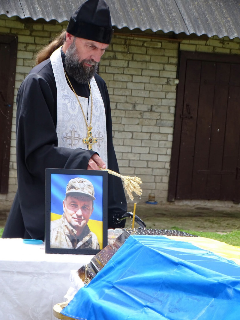 Через майже два роки після загибелі на Волині поховали Героя Валерія Кікавського