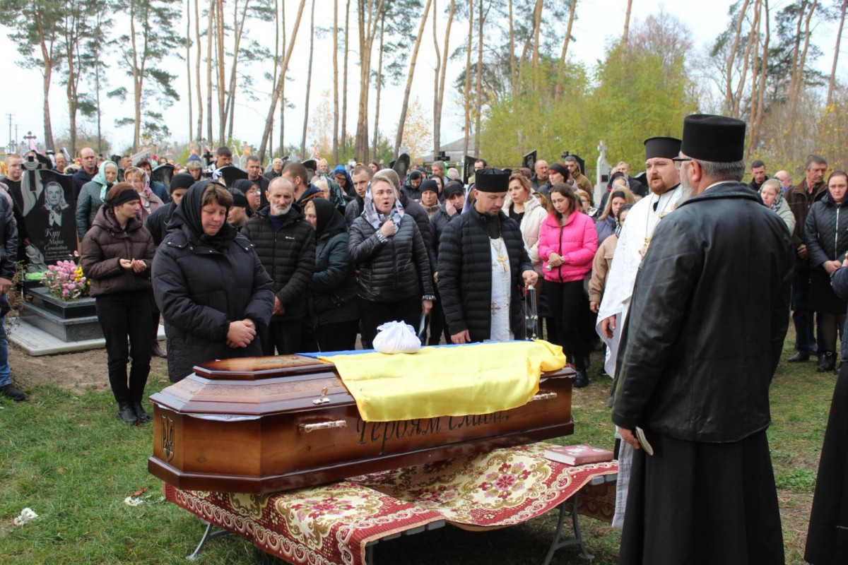 Маленький син ніколи більше не побачить тата: на Волині попрощалися з Героєм Миколою Мясковським