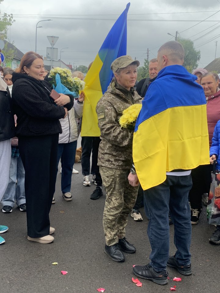 Вперше за понад 3,5 роки ступив на рідну землю: додому повернувся звільнений з полону волинянин Андрій Ховхун
