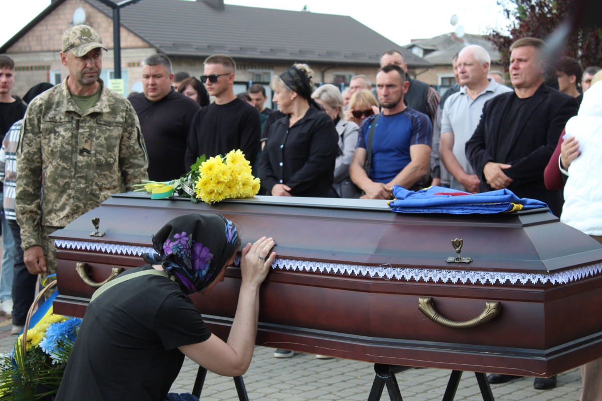 «Врятував побратима ціною власного життя»: на Волині попрощалися з 25-річним Героєм Андрієм Лавренчуком