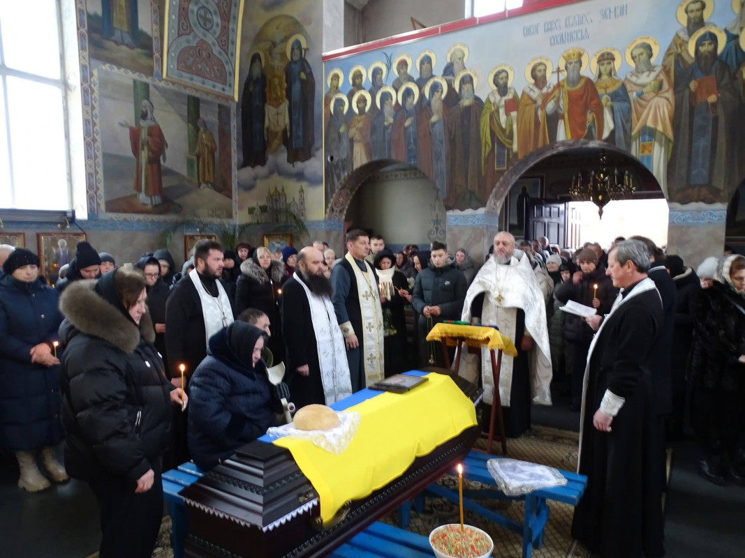 Повернувся додому «на щиті»: волиняни провели на вічний спочинок полеглого капітана Олександра Євтушка