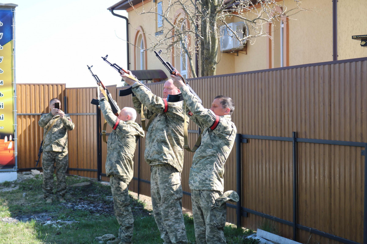 Життя присвятив порятунку інших: на Волині провели в останню дорогу воїна Олександра Батуру