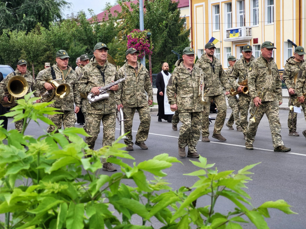 Понад рік вважався зниклим безвісти: на Волині провели в останню дорогу Героя Василя Тарасюка