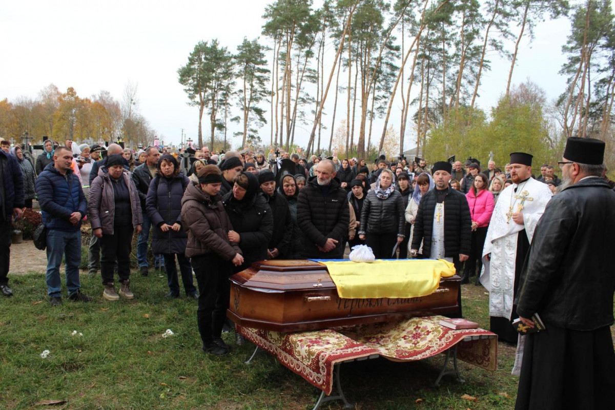 Маленький син ніколи більше не побачить тата: на Волині попрощалися з Героєм Миколою Мясковським