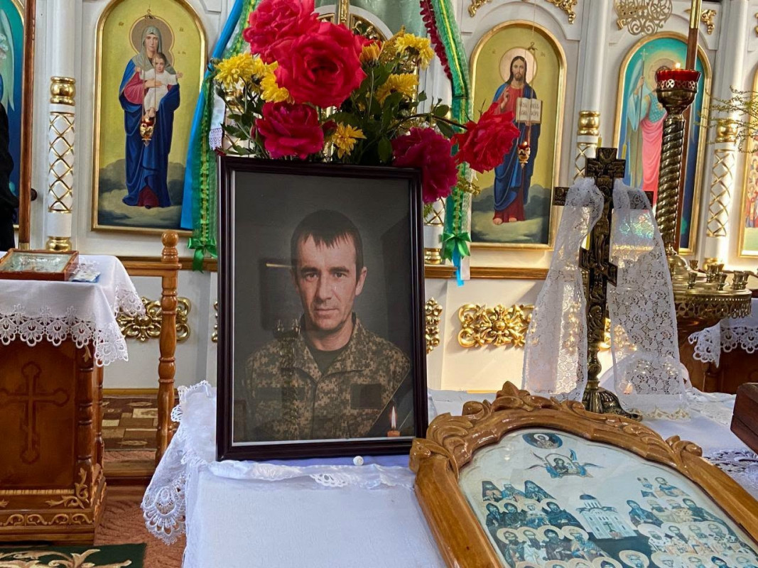 Понад 5 місяців чекали на диво: на Волині попрощалися із загиблим воїном Вадимом Королюком