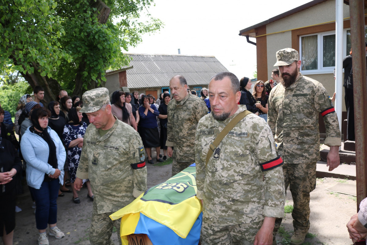 Понад 2 роки вважався зниклим безвісти: на Волині поховали воїна Віктора Миколайчука