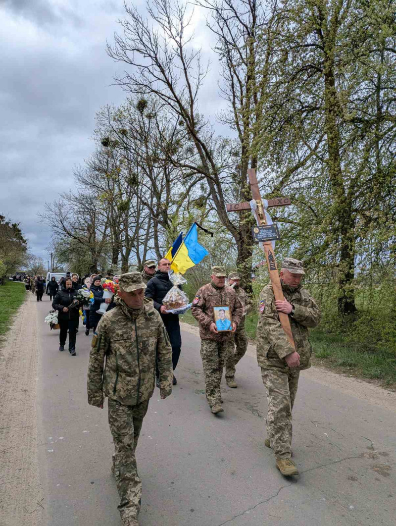 Понад півтора року вважався зниклим безвісти: на Волинь «на щиті» повернувся Герой Дмитро Новосад