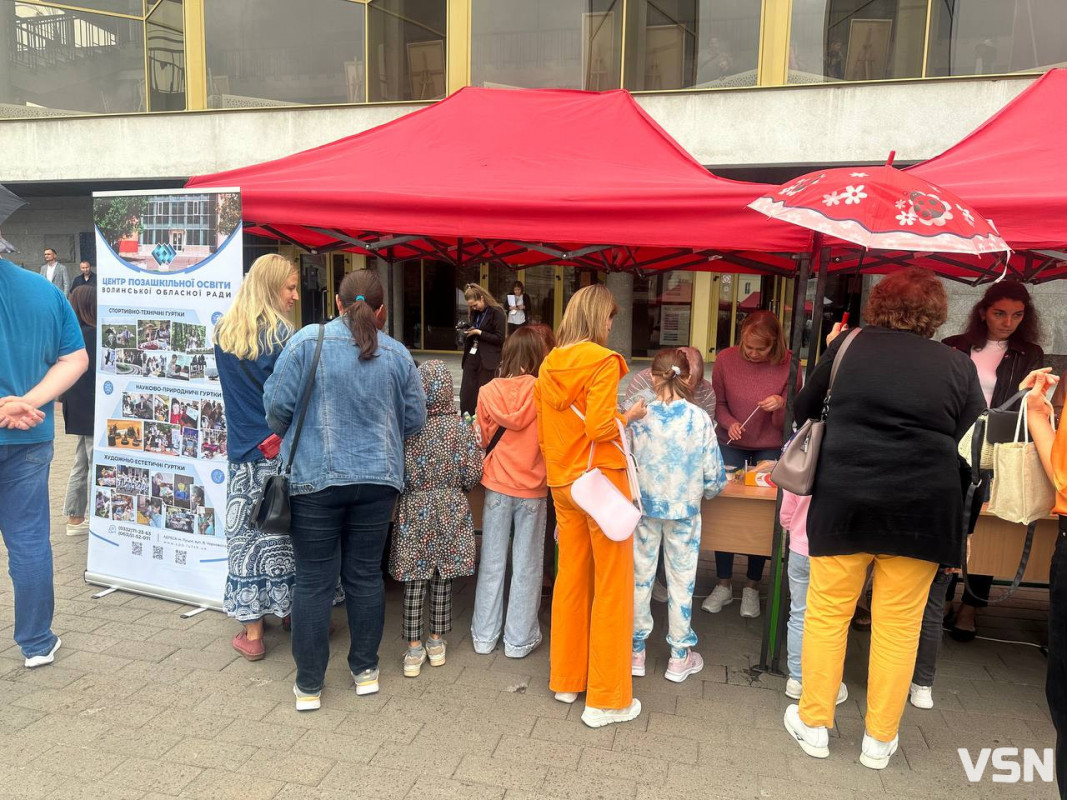 У центрі Луцька - масштабні наукові пікніки. Фото, відео