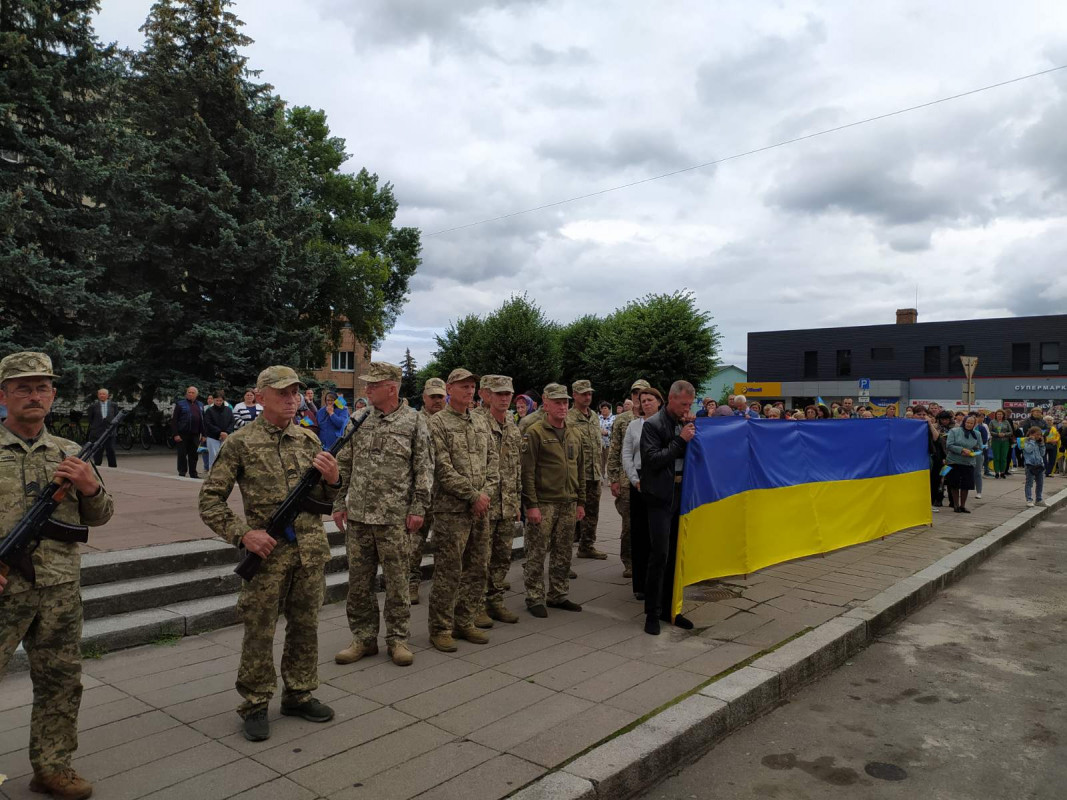 Ворожий дрон обірвав життя Героя: на Волині прощались з полеглим воїном Олегом Беценком