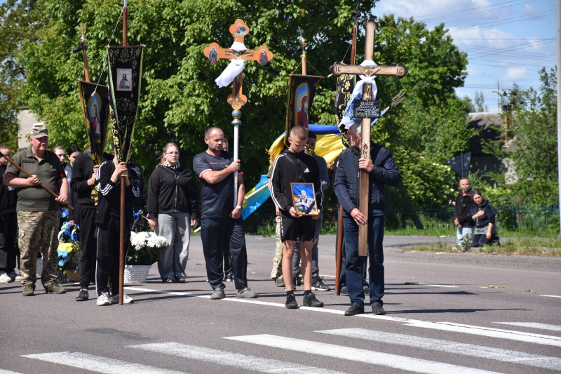 Два роки вважався безвісти зниклим: на Волині попрощалися з Героєм Віктором Шоломом