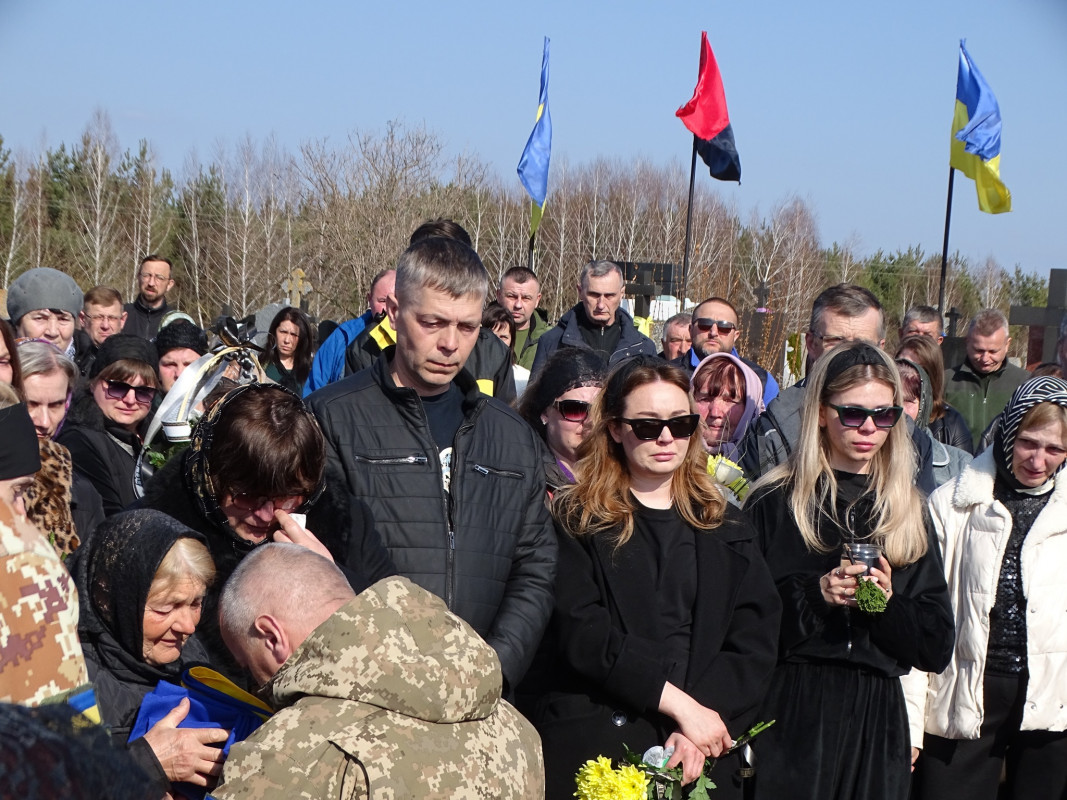 На Волині провели в останню путь Героя Василя Кравчука, який загинув два роки тому