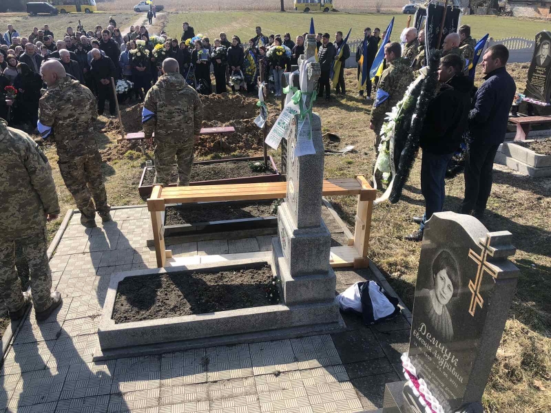 Серце воїна зупинилося у зоні бойових дій: на Волині провели в останню дорогу Героя Анатолія Баранося
