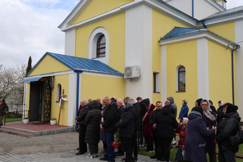 Загинув 15 місяців тому: у Луцькій громаді попрощалися з Героєм Анатолієм Бекасом. Фото