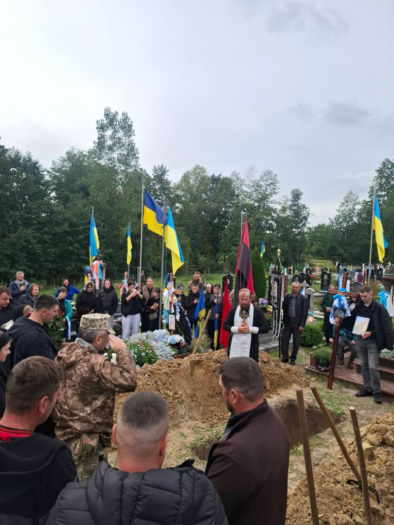 Волиняни попрощалися із захисником Олександром Пінчуком, який понад два роки вважався зниклим безвісти