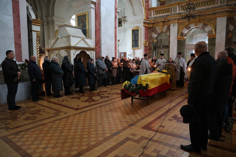 У Луцьку попрощалися з військовослужбовцем Сергієм Ткачем