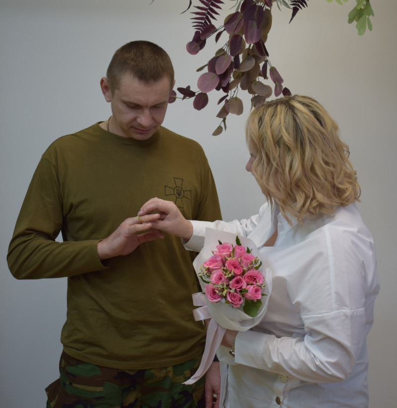 У день закоханих в Луцькому ЦНАПі одружилися сім пар наречених