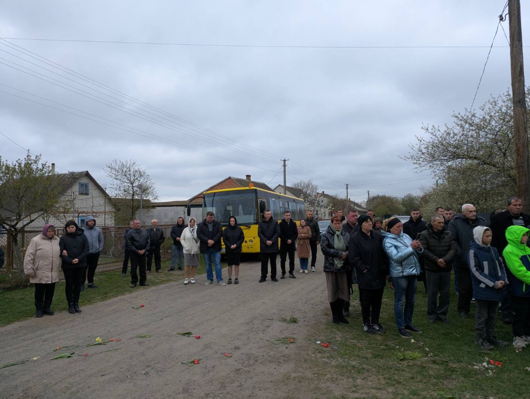 Понад півтора року вважався зниклим безвісти: на Волинь «на щиті» повернувся Герой Дмитро Новосад