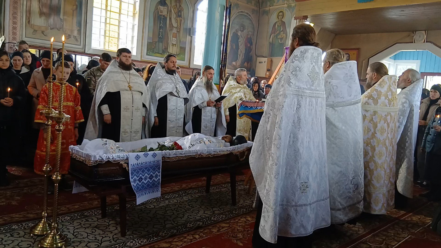 У липні мобілізували, а у вересні сповістили про загибель: на Волині попрощалися із загиблим захисником Віктором Карпуком