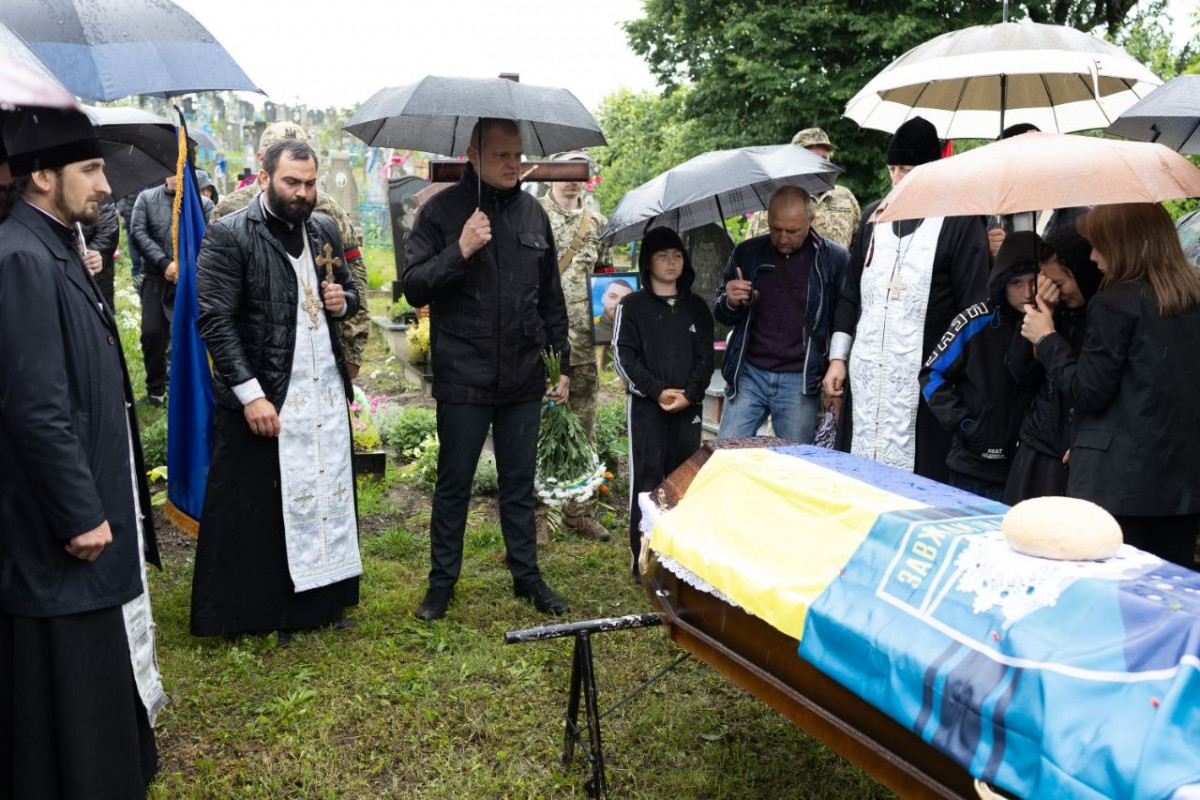 Без сина залишилася мама, а без старшого брата — двоє братів: на Волині поховали 25-річного Героя Олексія Семеновича