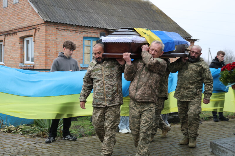 Загинув понад півтора року тому: у Луцькій громаді попрощалися з полеглим Героєм Іваном Матвіюком