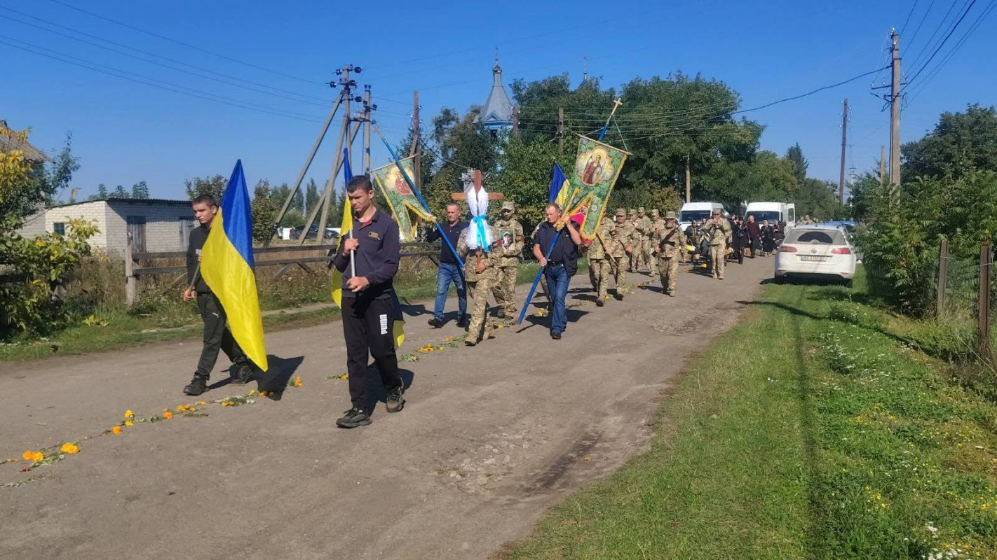 Йому назавжди 29: на Волині провели в останню путь Героя Дмитра Різника