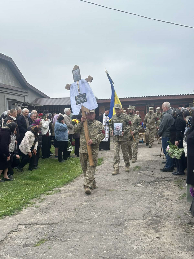 Устилузька громада попрощалася із захисником України Олександром Сачуком