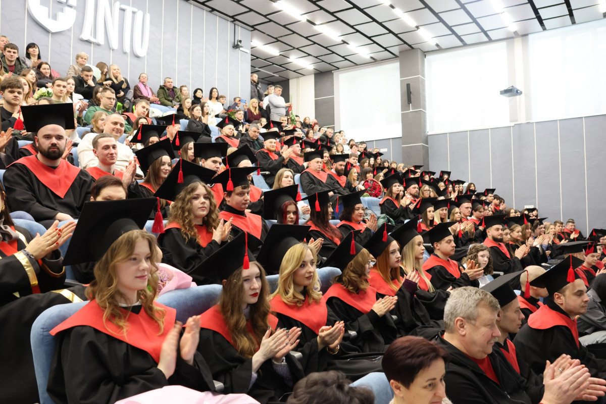Близько 800 магістрів отримали дипломи в Луцькому національному технічному університеті