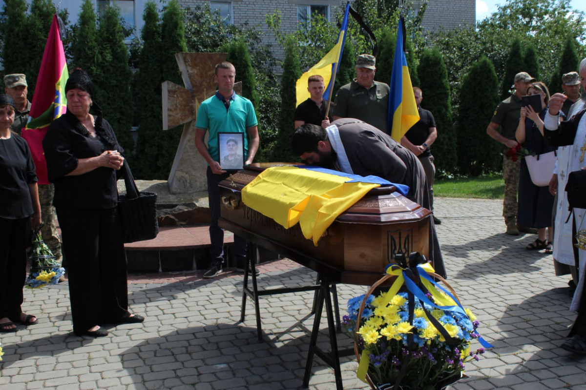 «Він ніколи не жалівся»: волиняни попрощалися із захисником Михайлом Присяжнюком