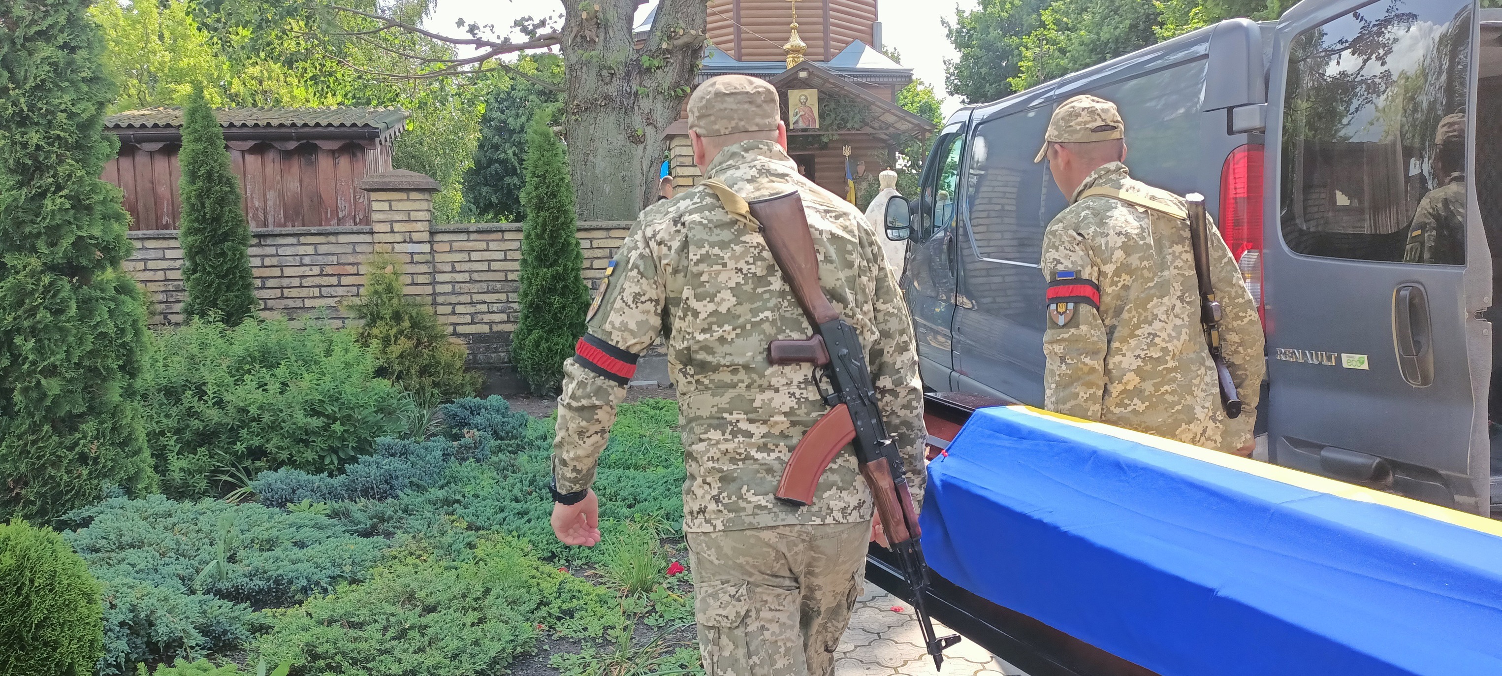 Молоде життя обірвала жорстока війна у віці 28 років: у Луцькому районі попрощалися з Героєм Артемом Мулявкою