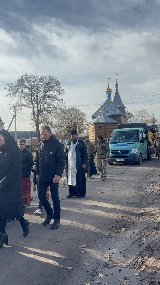 До останнього подиху боронив Україну: на Волині попрощалися із загиблим Героєм Іваном Кіпенем