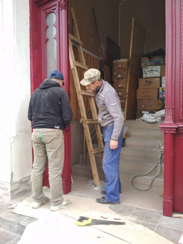 У центрі Луцька встановили відреставровані старовинні двері