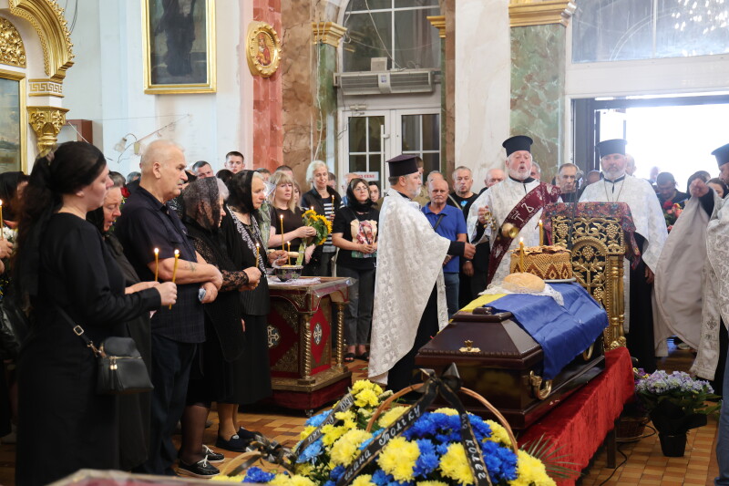 Загинув на фронті понад 10 місяців тому: у Луцьку попрощалися із загиблим Героєм Анатолієм Хабовцем