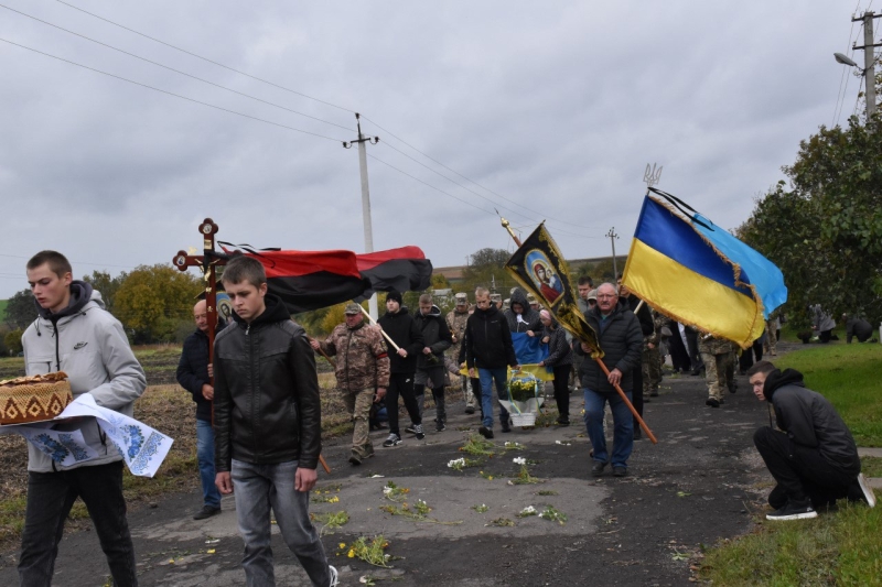 Більше року вважався зниклим безвісти: на Волині прощалися з Героєм Ігорем Пархомюком